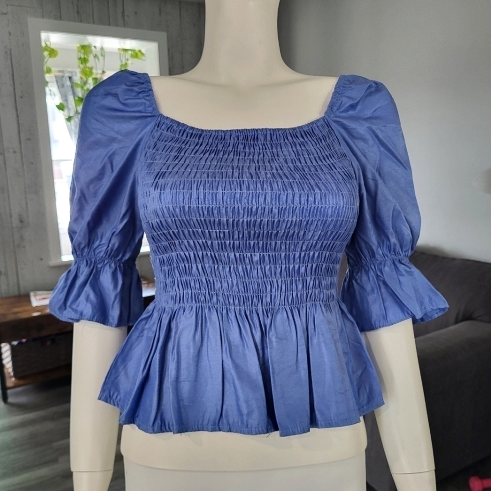 THE LIFE IS BEAUTIFUL - Blue smocked tops puff sleeves